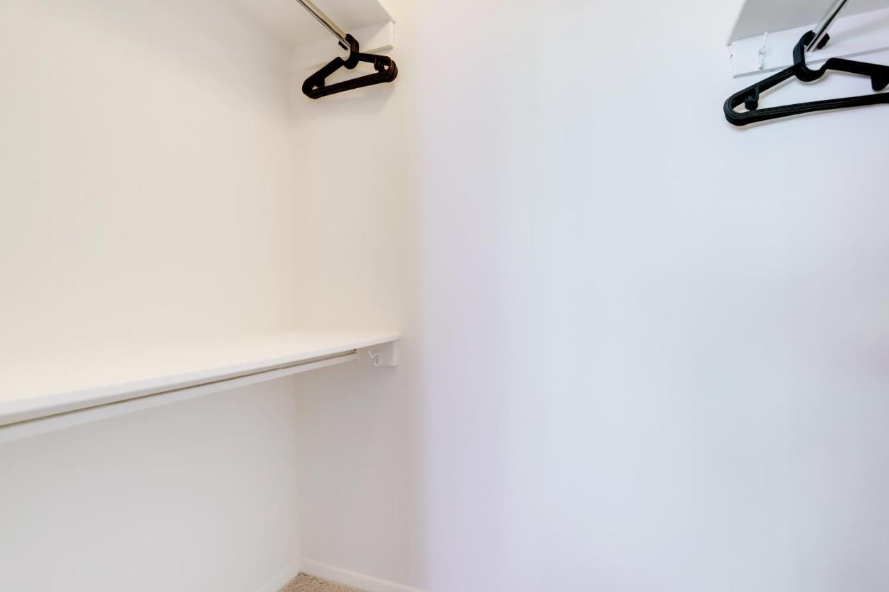 Modern Apartment At Crystal City Арлингтон Экстерьер фото